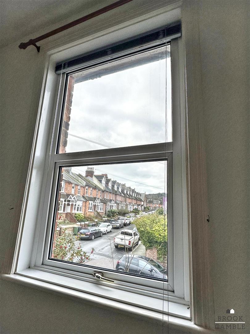 1 Bedroom Apartment - Conversion. Parsonage Road in Eastbourne,  11